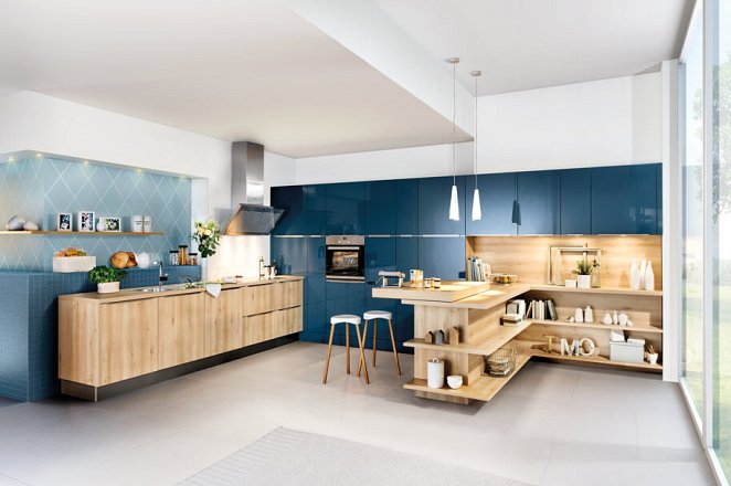 Ruime keuken met extra large kastenwand - Afbeelding 1 van 1