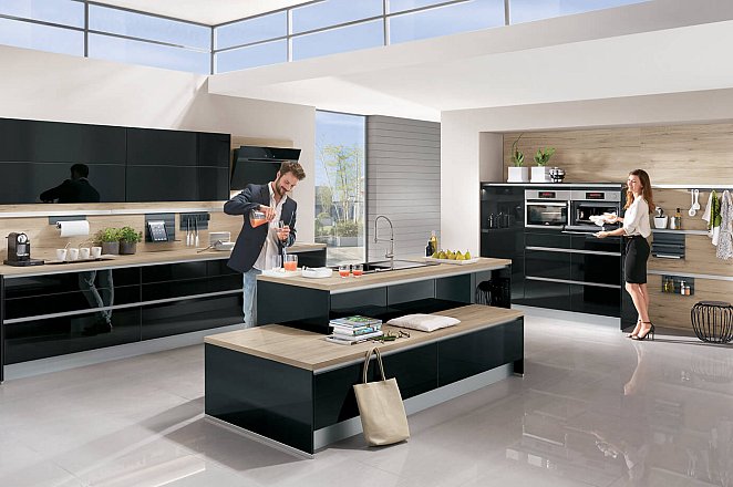 Strakke greeploze keuken in hoogglans zwart - Afbeelding 2 van 4