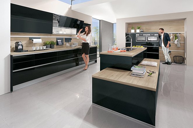 Strakke greeploze keuken in hoogglans zwart - Afbeelding 1 van 4