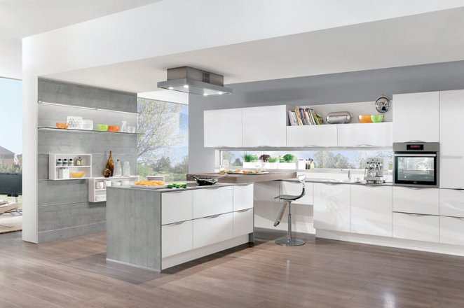 Moderne keuken in ruime T-opstelling - Afbeelding 1 van 4