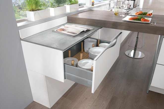 Moderne keuken in ruime T-opstelling - Afbeelding 2 van 4