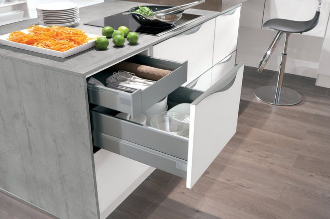 Moderne keuken in ruime T-opstelling - Afbeelding 3 van 4