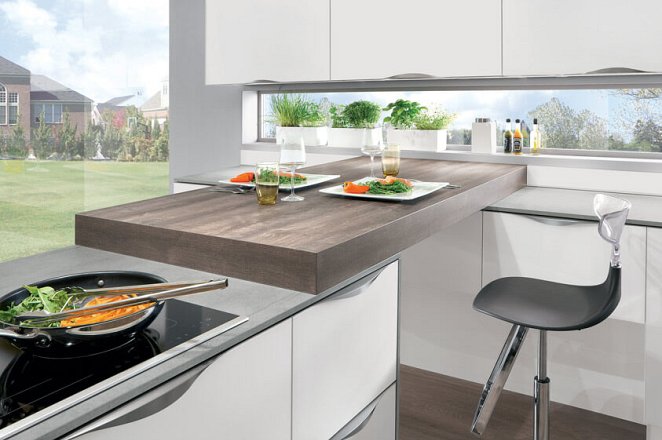 Moderne keuken in ruime T-opstelling - Afbeelding 4 van 4