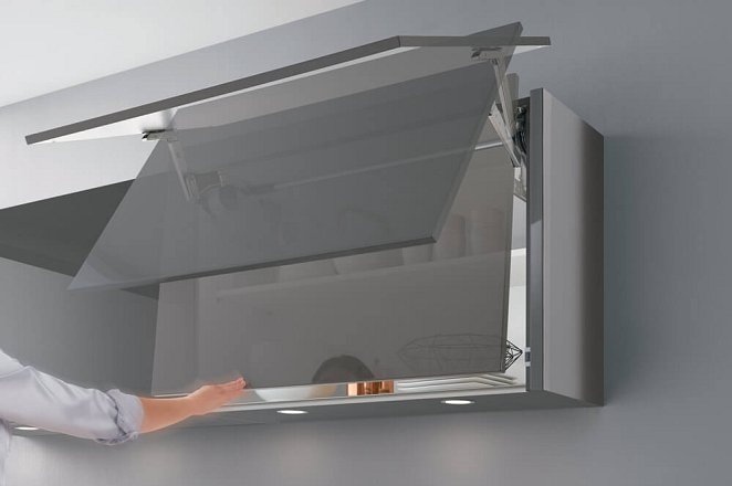 Ruime keuken in hoekopstelling in hoogglans grijs - Afbeelding 2 van 5