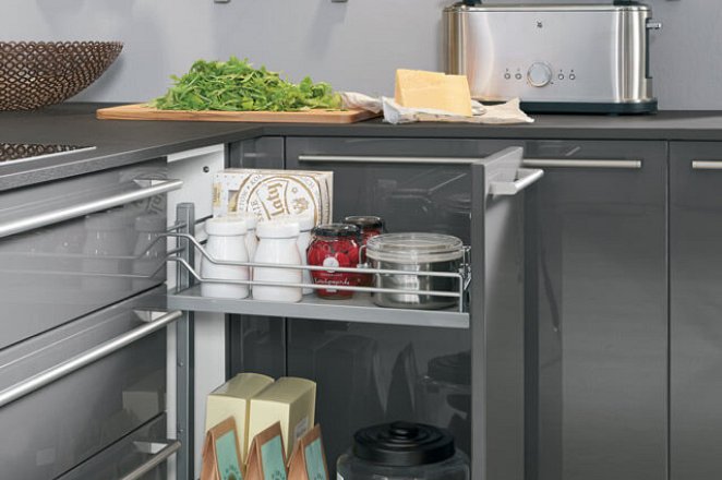 Ruime keuken in hoekopstelling in hoogglans grijs - Afbeelding 4 van 5