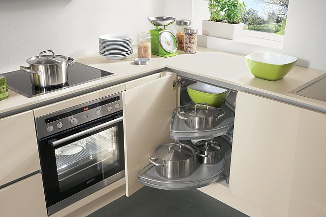 Moderne greeploze hoekkeuken in hoogglans vanille - Afbeelding 3 van 3