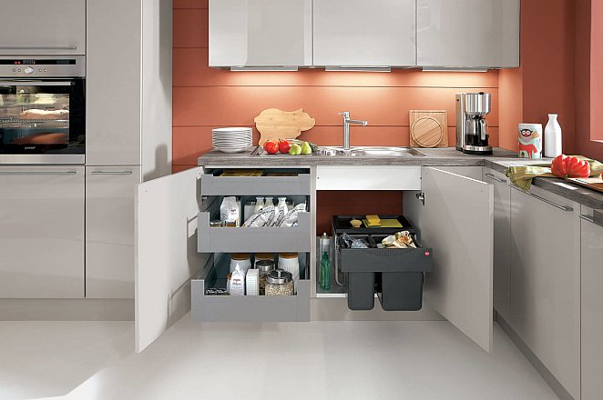 Moderne hoekkeuken met kastenwand - Afbeelding 2 van 2