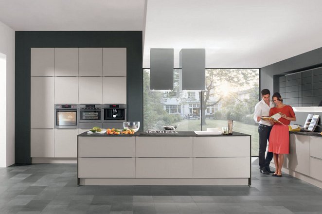 Eiland keuken met ruime inbouw kastenwand - Afbeelding 1 van 1