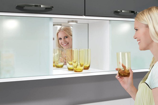 Moderne keuken met kookeiland - Afbeelding 4 van 5