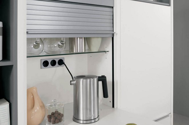 Ruim opgezette keuken met eiland en eetgedeelte - Afbeelding 8 van 17