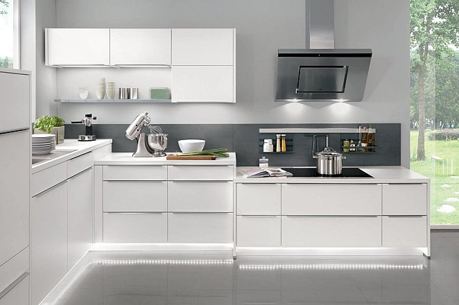 Ruim opgezette keuken met eiland en eetgedeelte - Afbeelding 7 van 17