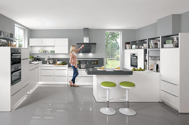 Ruim opgezette keuken met eiland en eetgedeelte - Afbeelding 5 van 17