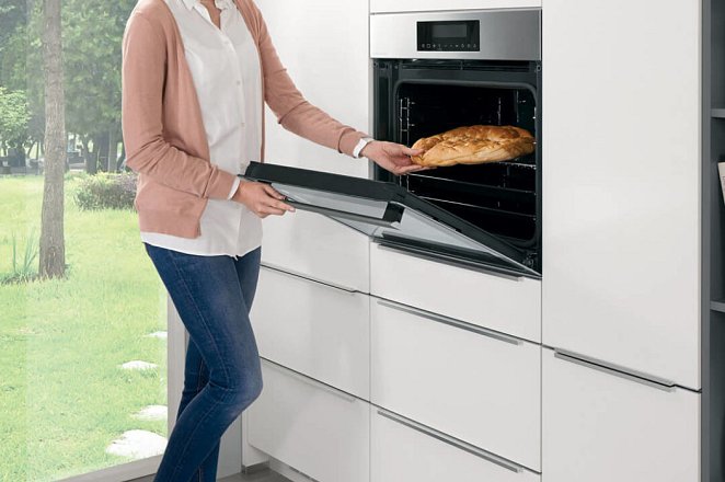 Ruim opgezette keuken met eiland en eetgedeelte - Afbeelding 10 van 17
