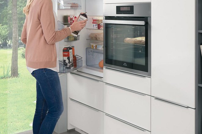 Ruim opgezette keuken met eiland en eetgedeelte - Afbeelding 11 van 17