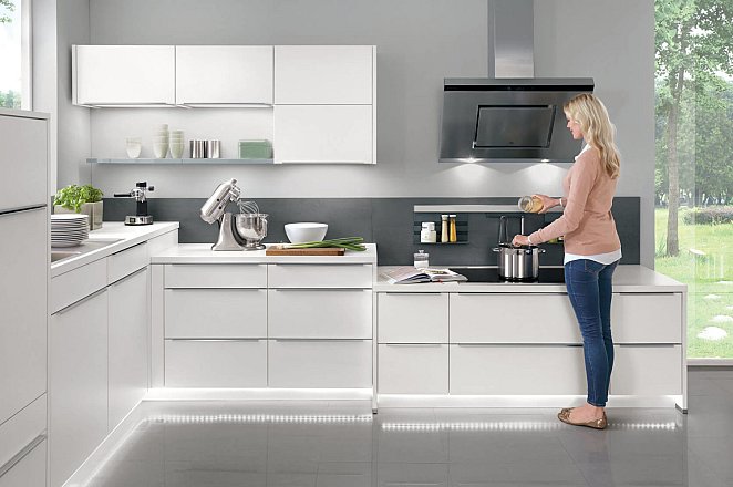 Ruim opgezette keuken met eiland en eetgedeelte - Afbeelding 12 van 17