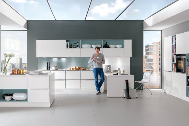 Strakke keuken met eiland - Afbeelding 1 van 3