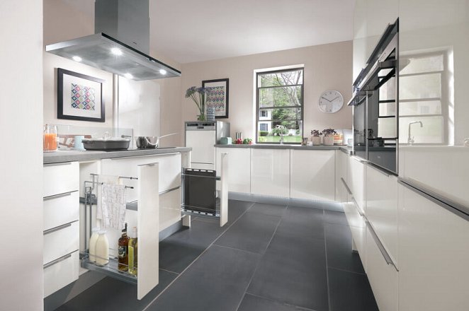 Lichte keuken in hoekopstelling - Afbeelding 1 van 5