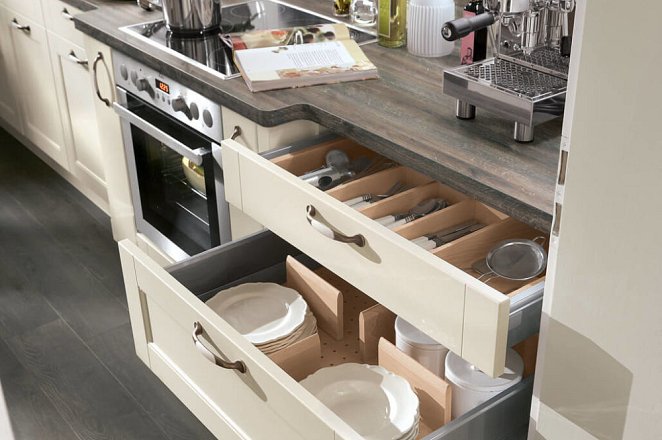 Landelijke keuken in klassiek vanille - Afbeelding 4 van 6