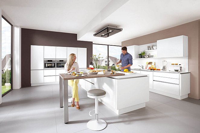 Ruime greeploze keuken met eiland - Afbeelding 1 van 1