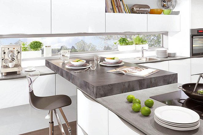 Moderne keuken in T-opstelling - Afbeelding 1 van 1