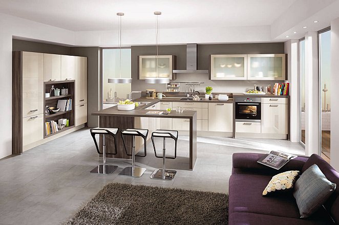 Moderne keuken in U-opstelling - Afbeelding 1 van 2