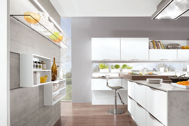 Moderne keuken in T-opstelling met bar-gedeelte - Afbeelding 2 van 2