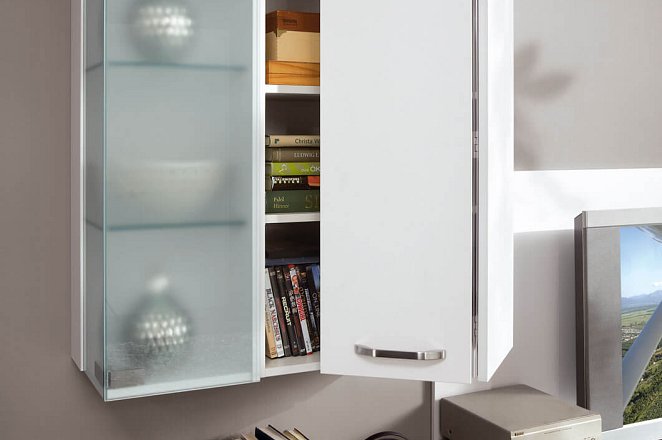 Ruime keuken met extra kasten en televisie wandmeubel - Afbeelding 7 van 9